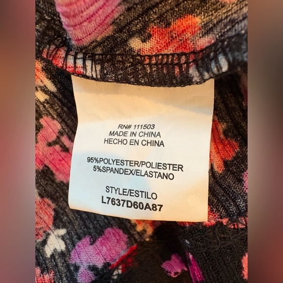 NWOT - Love & Piece Top.  Size Large - Picture 12 of 13